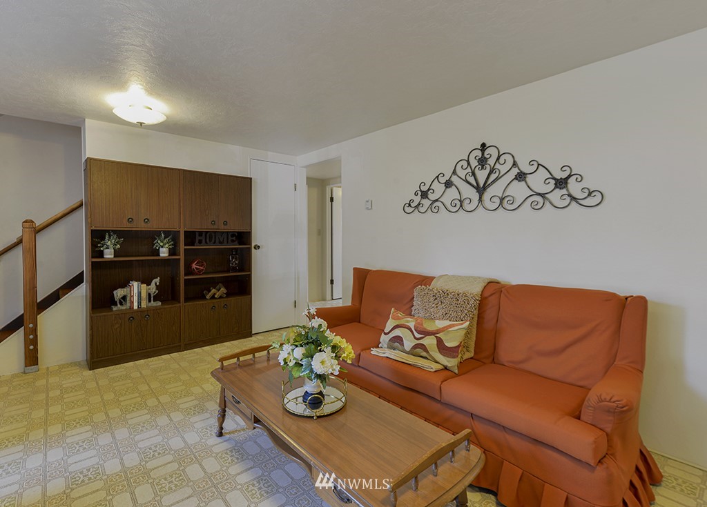 15256 Southeast 116th Street Renton, WA 98059 - Photo 9 of 38 a living room with furniture and rug