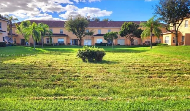 $315,000 | 501 Talia Circle, Palm Springs, FL 33461