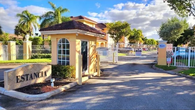 $315,000 | 501 Talia Circle, Palm Springs, FL 33461