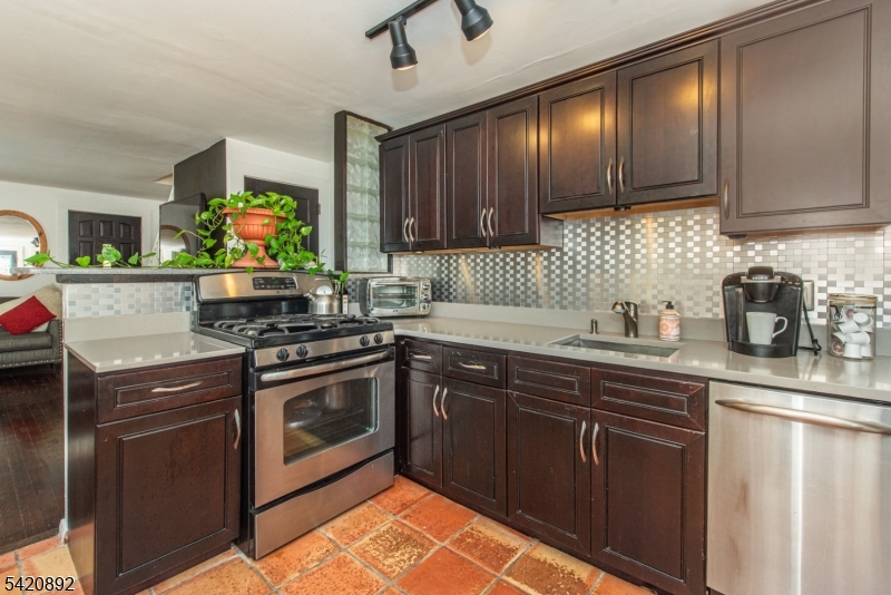 257 McCosh Road Montclair, NJ 07043 - Photo 10 of 40