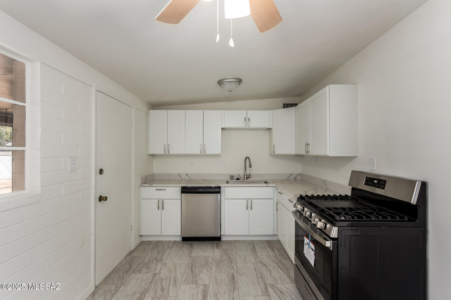 1214 West Kleindale Road Tucson, AZ 85705 - Photo 12 of 33 NEW EVERYTHING!!!