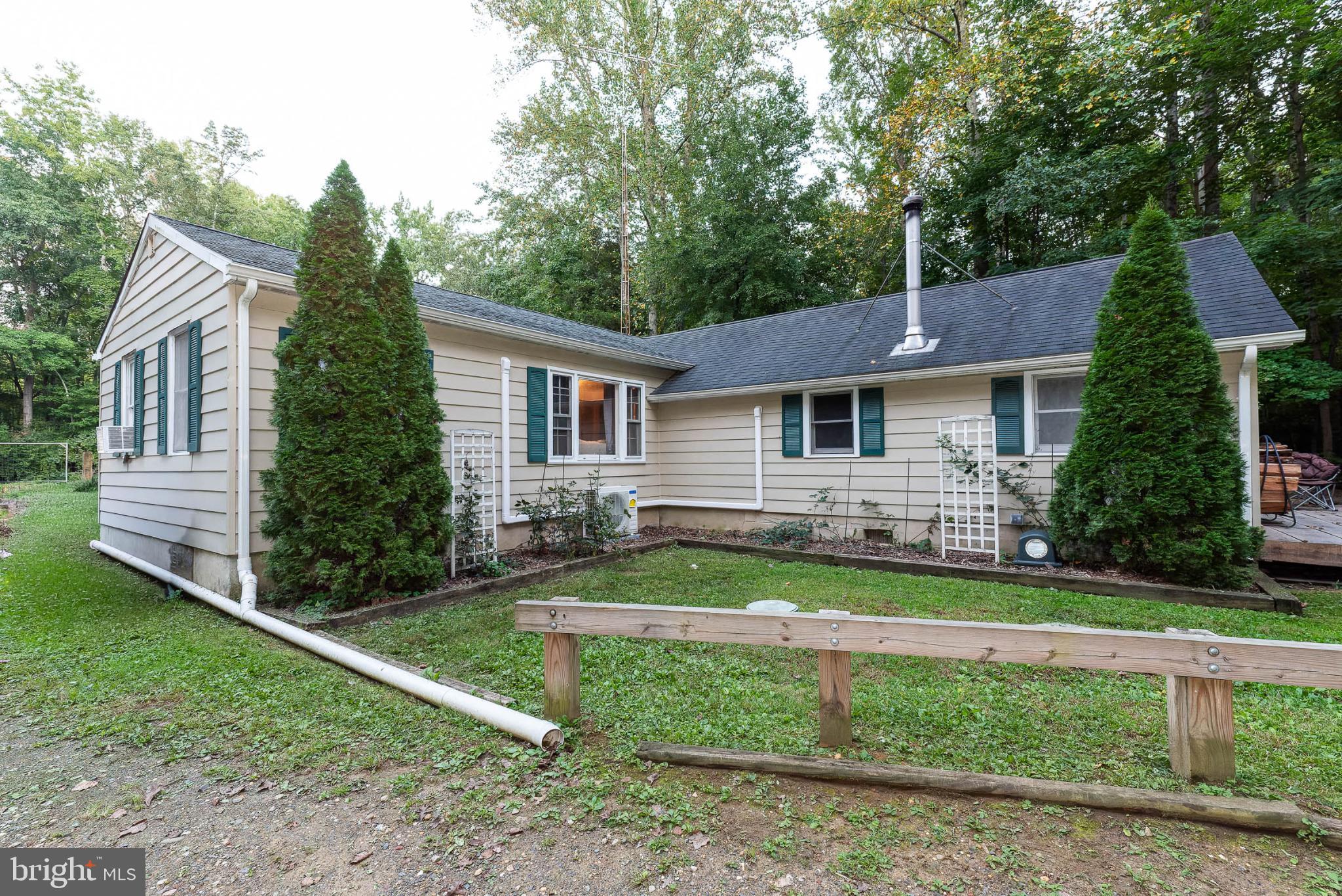 550 Quinton-Marlboro Road Bridgeton, NJ 08302 - Photo 3 of 30 a front view of a house with a yard