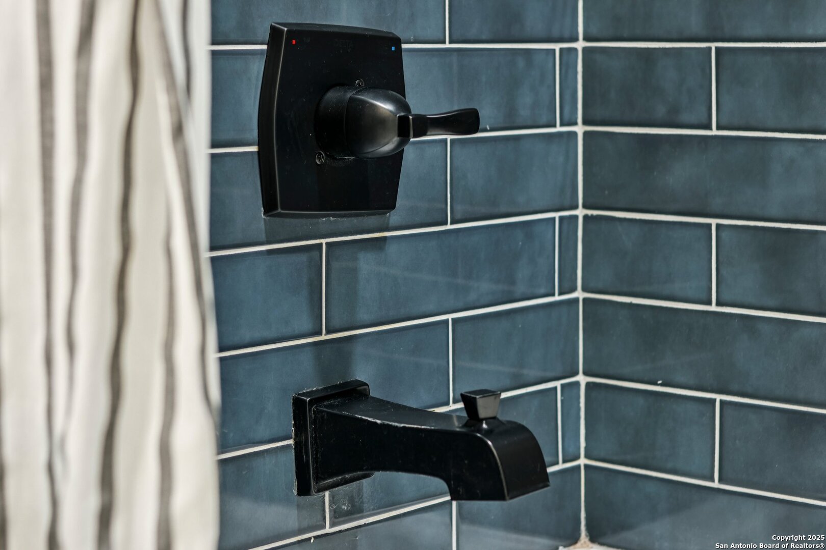 517 Preston Trail Boerne, TX 78006 - Photo 20 of 40 a room with closet