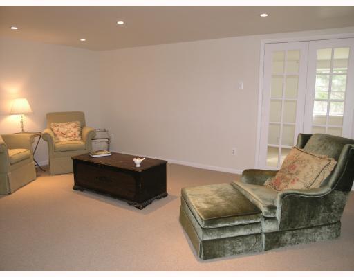 628 West Waldheim Road Fox Chapel, PA 15215 - Photo 9 of 12 Den/Family/Great Room.