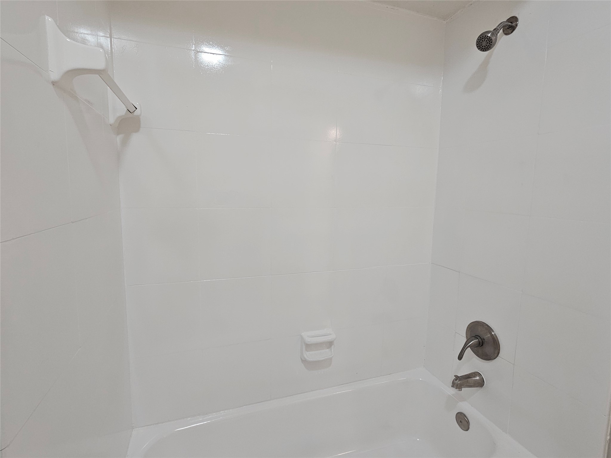 6126 Inway Drive Spring, TX 77389 - Photo 24 of 27 a bathroom with a bathtub