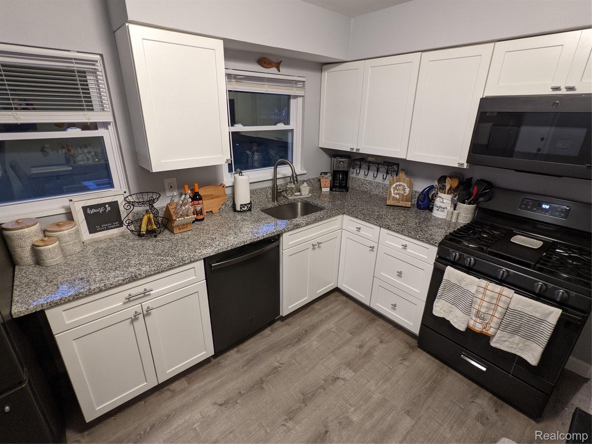 2145 Covert Road Burton, MI 48509 - Photo 3 of 6 Kitchen1.jpg