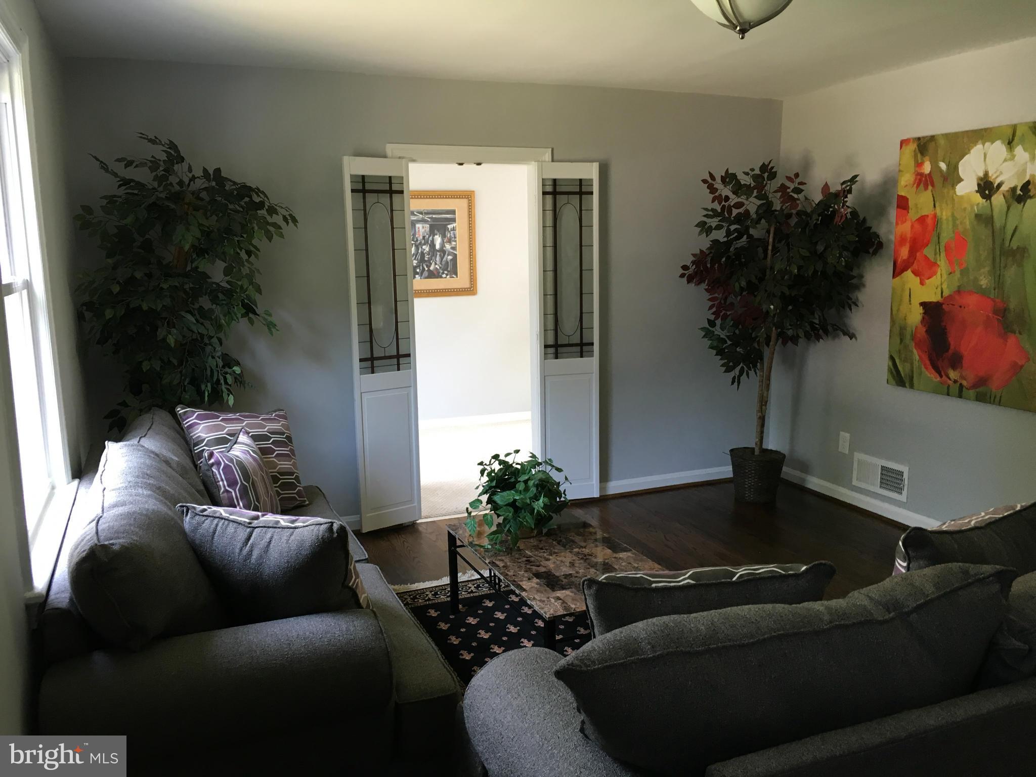 2910 Dawson Avenue Silver Spring, MD 20902 - Photo 11 of 19 Living Room