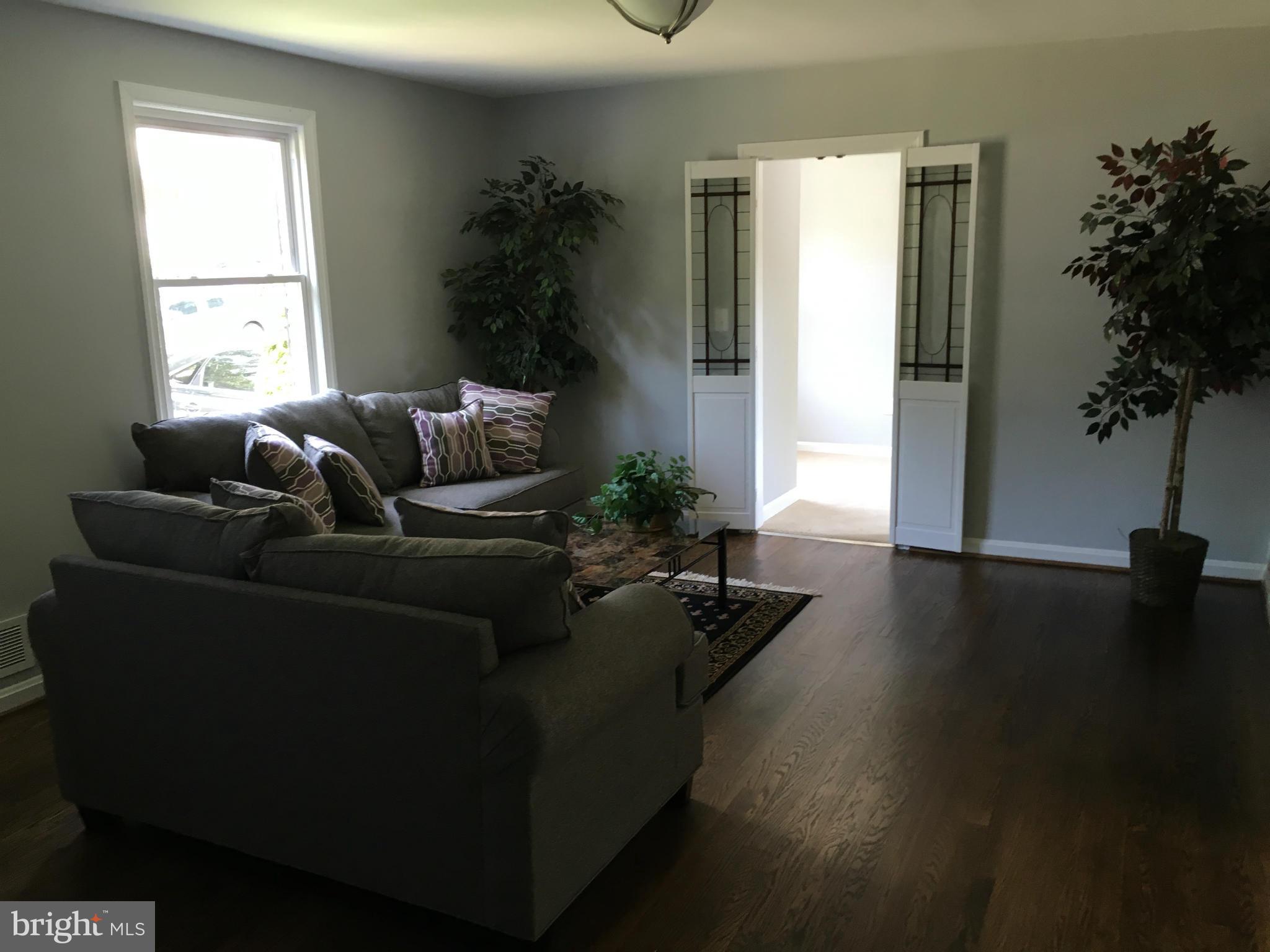 2910 Dawson Avenue Silver Spring, MD 20902 - Photo 10 of 19 Living Room
