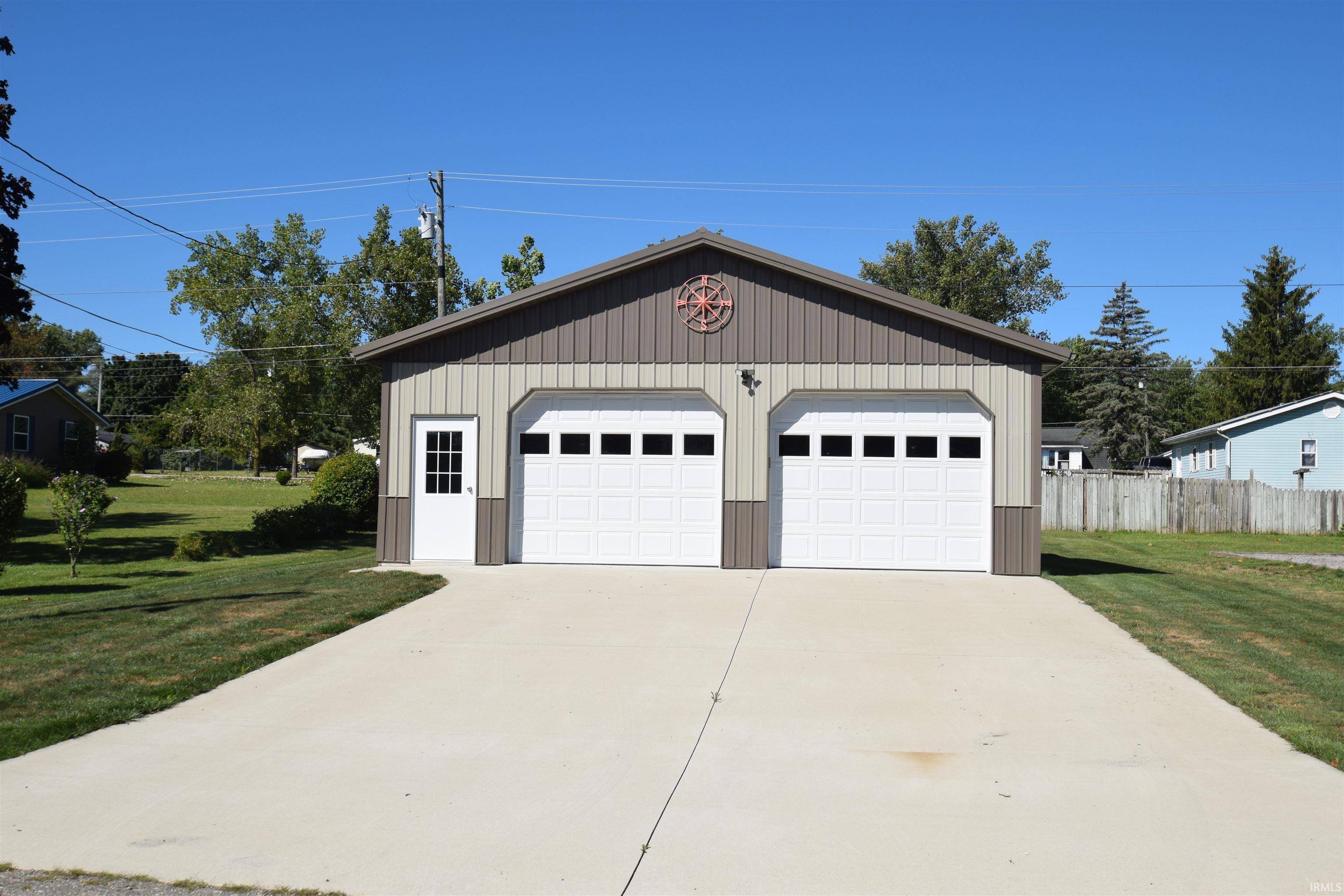 9932 Lincoln Road Syracuse, IN 46567 - Photo 3 of 27 Gallery Image 3