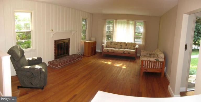 2 Ridge Road Severna Park, MD 21146 - Photo 15 of 16 Living Room