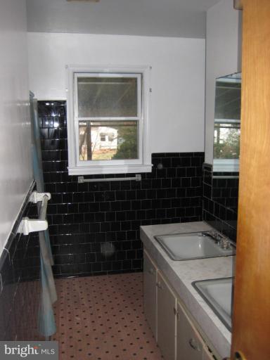 Full Bath Main
