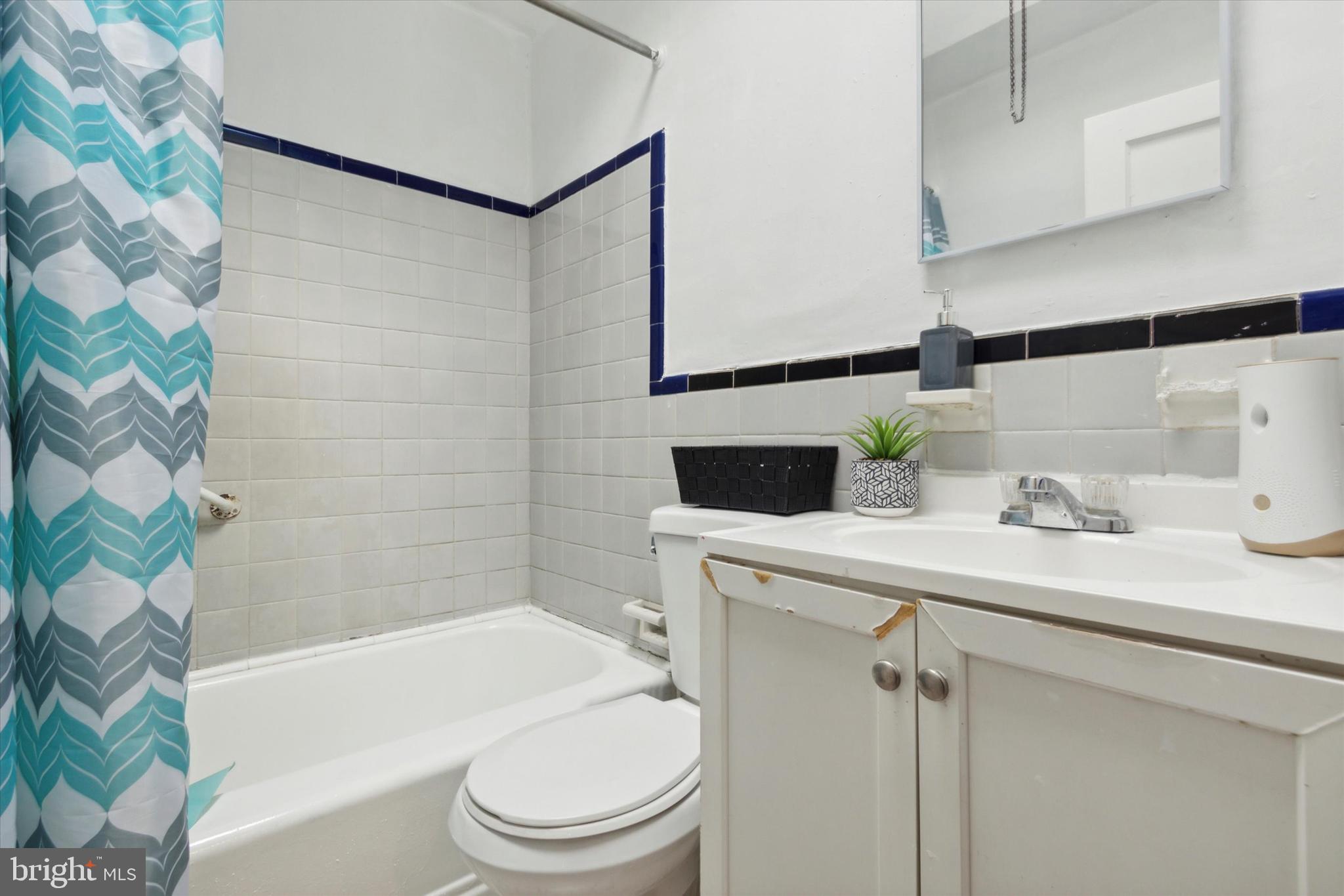 7108 Locust Street Upper Darby, PA 19082 - Photo 25 of 34 Full bath