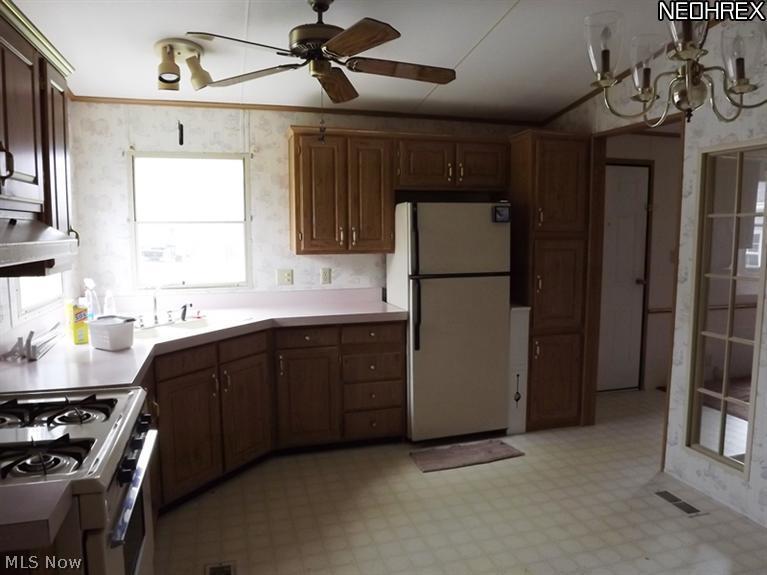 6021 Green Ridge Road Southeast New Philadelphia, OH 44663 - Photo 3 of 8