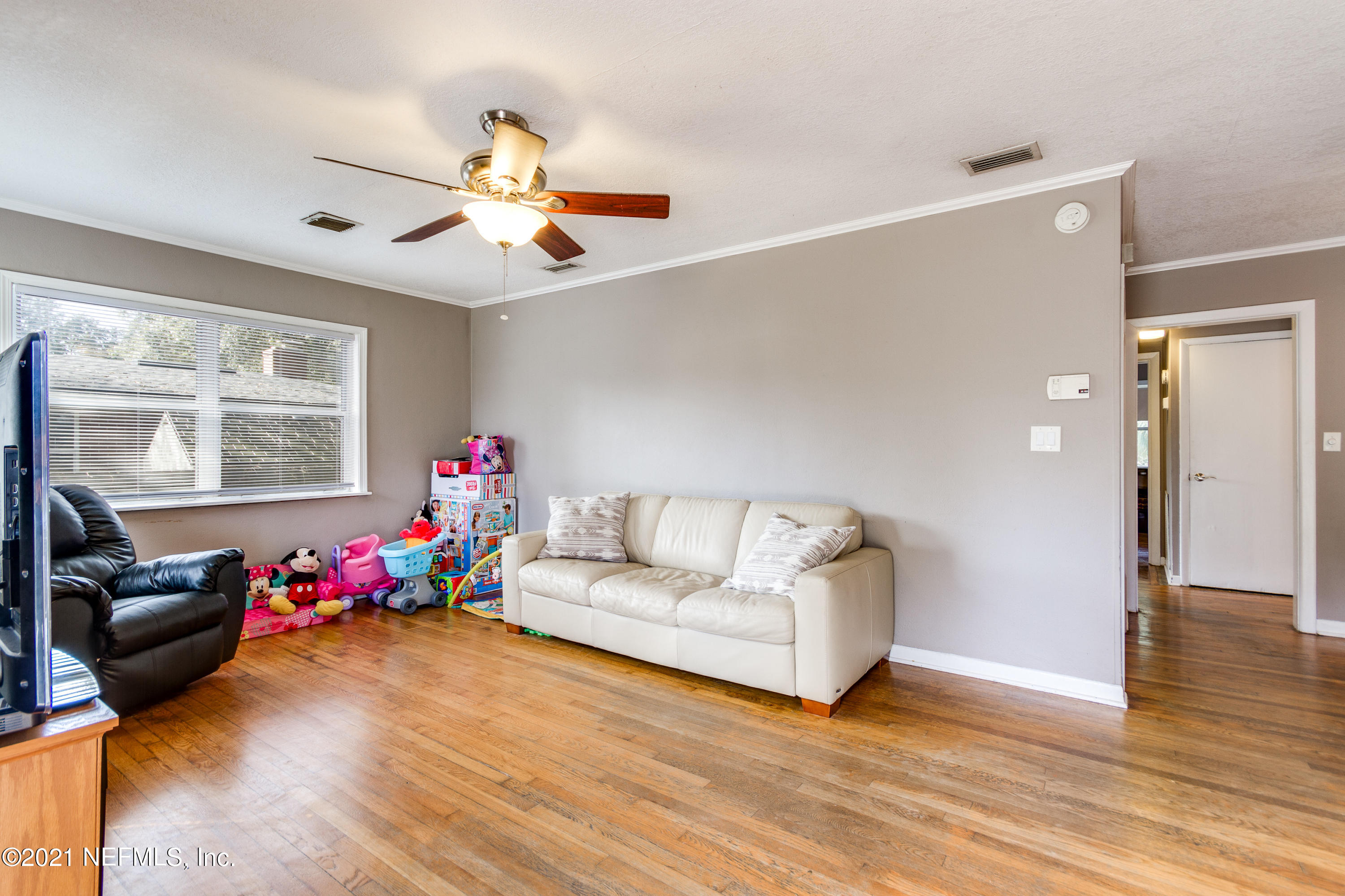 6044 Duke Road Jacksonville, FL 32217 - Photo 4 of 24 a living room with furniture and wooden floor