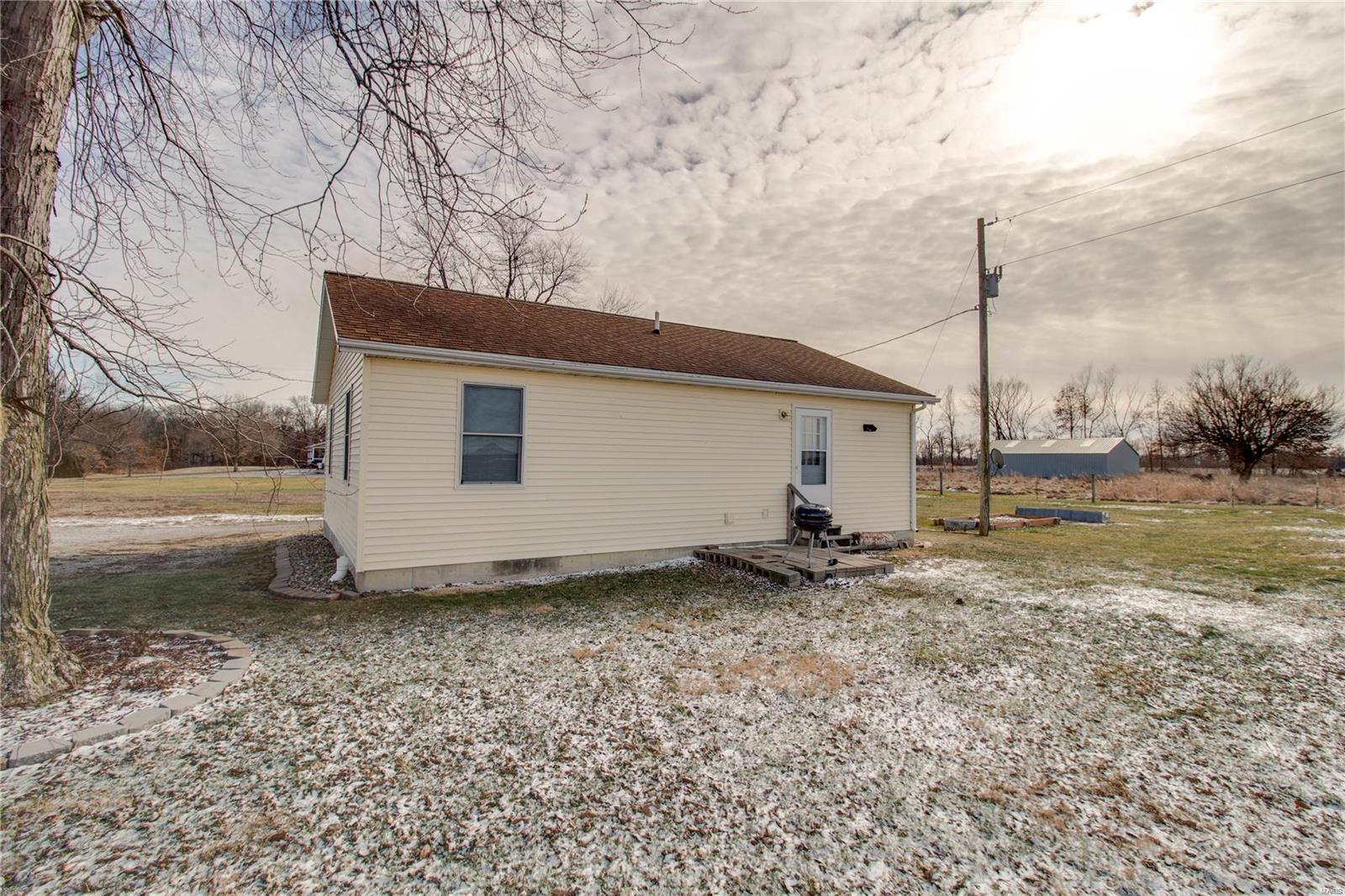 1654 Elevator Road Sorento, IL 62086 - Photo 20 of 41