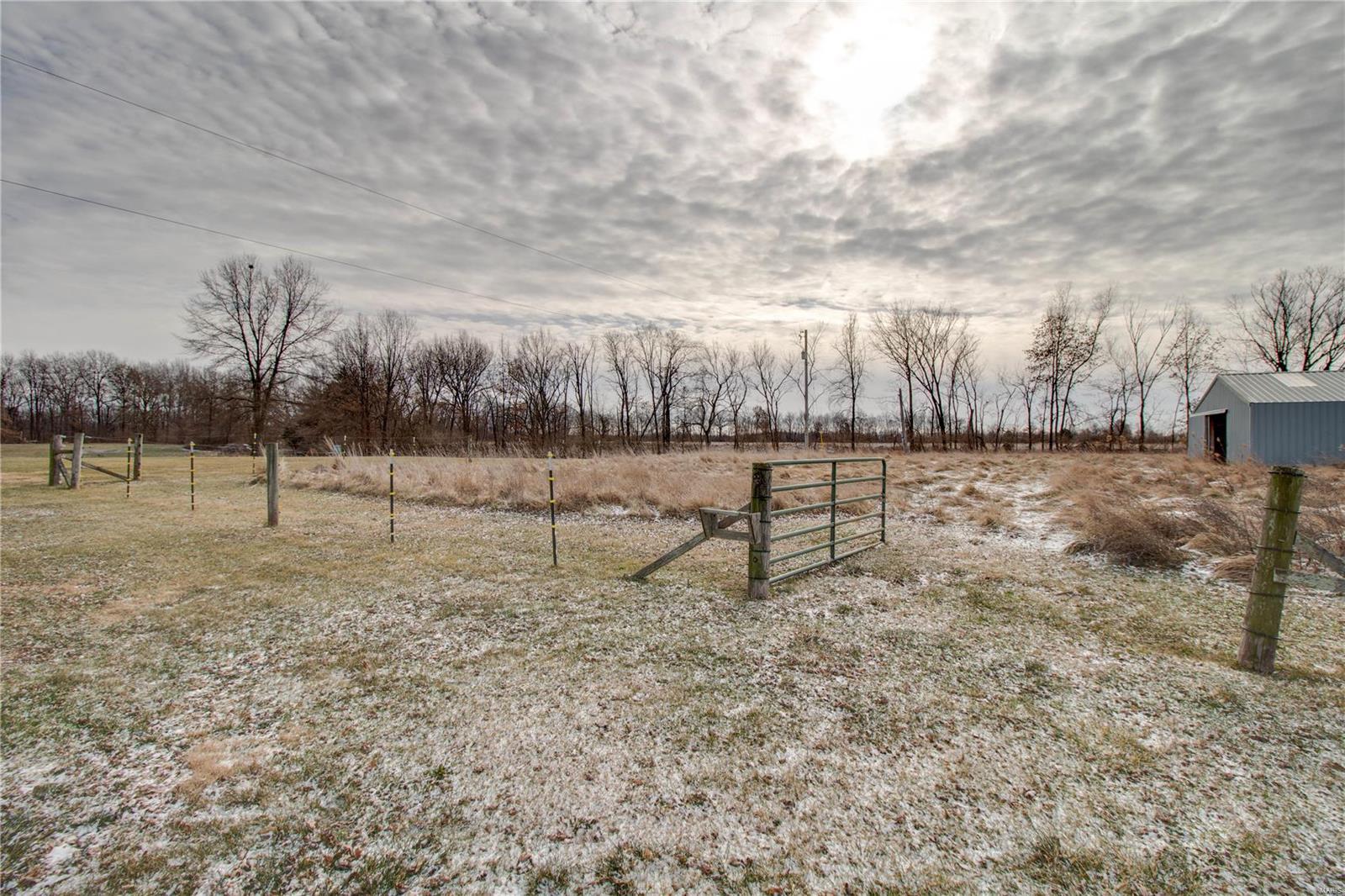 1654 Elevator Road Sorento, IL 62086 - Photo 25 of 41