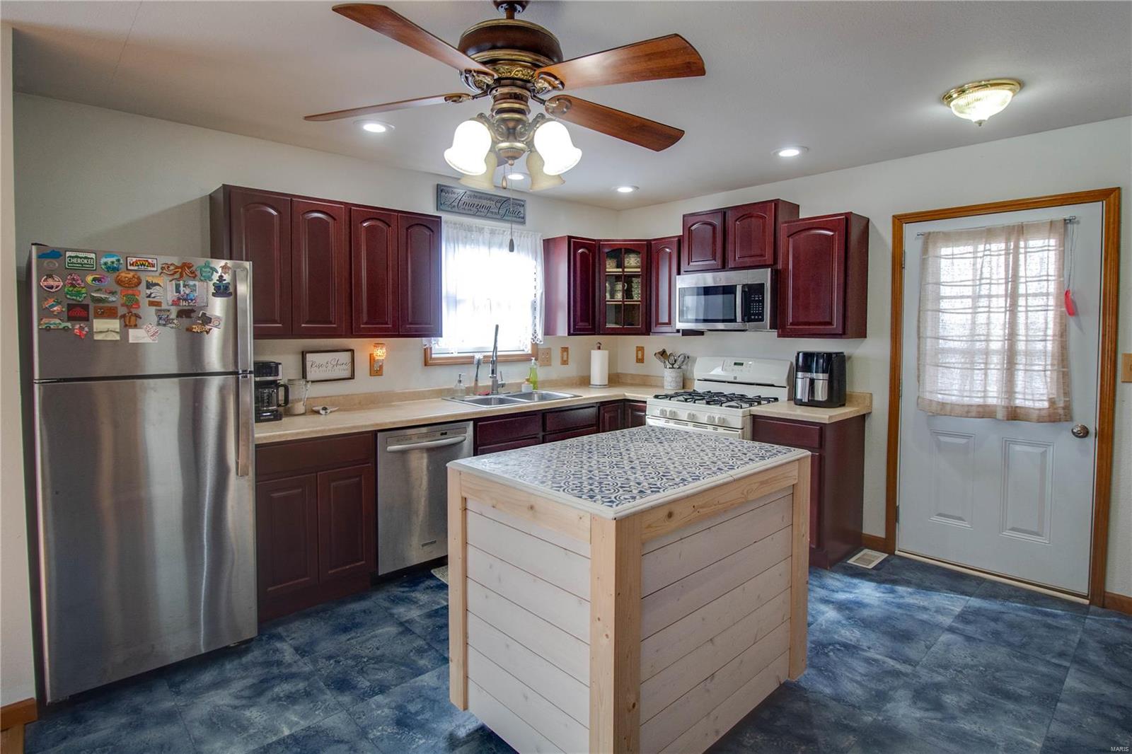 1654 Elevator Road Sorento, IL 62086 - Photo 9 of 41