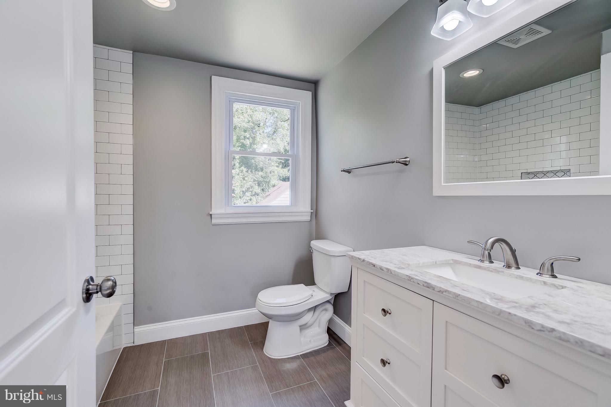 1230 Greystone Road Baltimore, MD 21227 - Photo 17 of 27 Bath