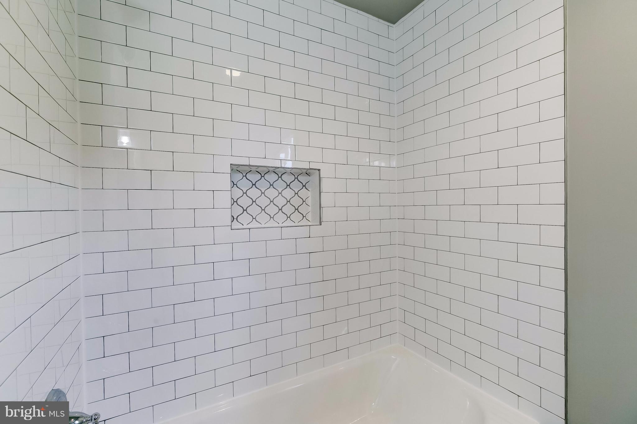 1230 Greystone Road Baltimore, MD 21227 - Photo 18 of 27 Bath