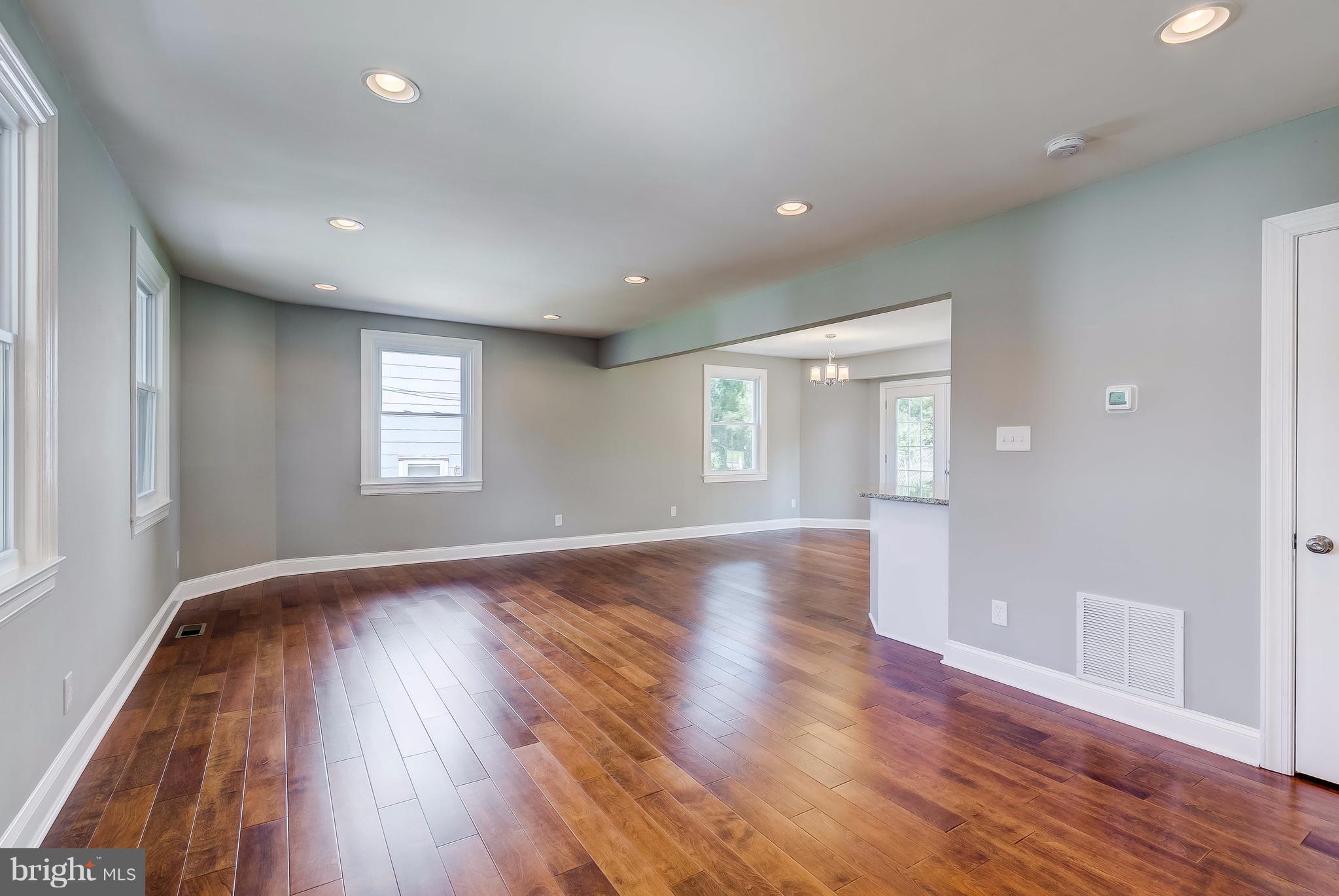 1230 Greystone Road Baltimore, MD 21227 - Photo 3 of 27 Living Room