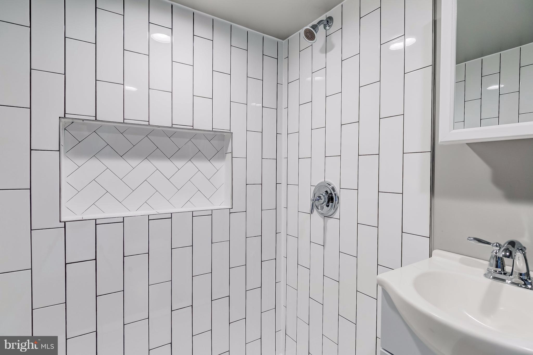 1230 Greystone Road Baltimore, MD 21227 - Photo 21 of 27 Bath
