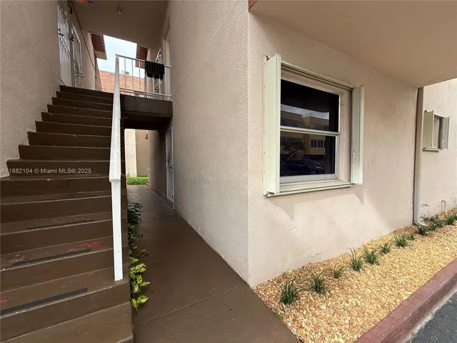 $2,200 | 1560 West 46th Street, Unit 115, Hialeah, FL 33012