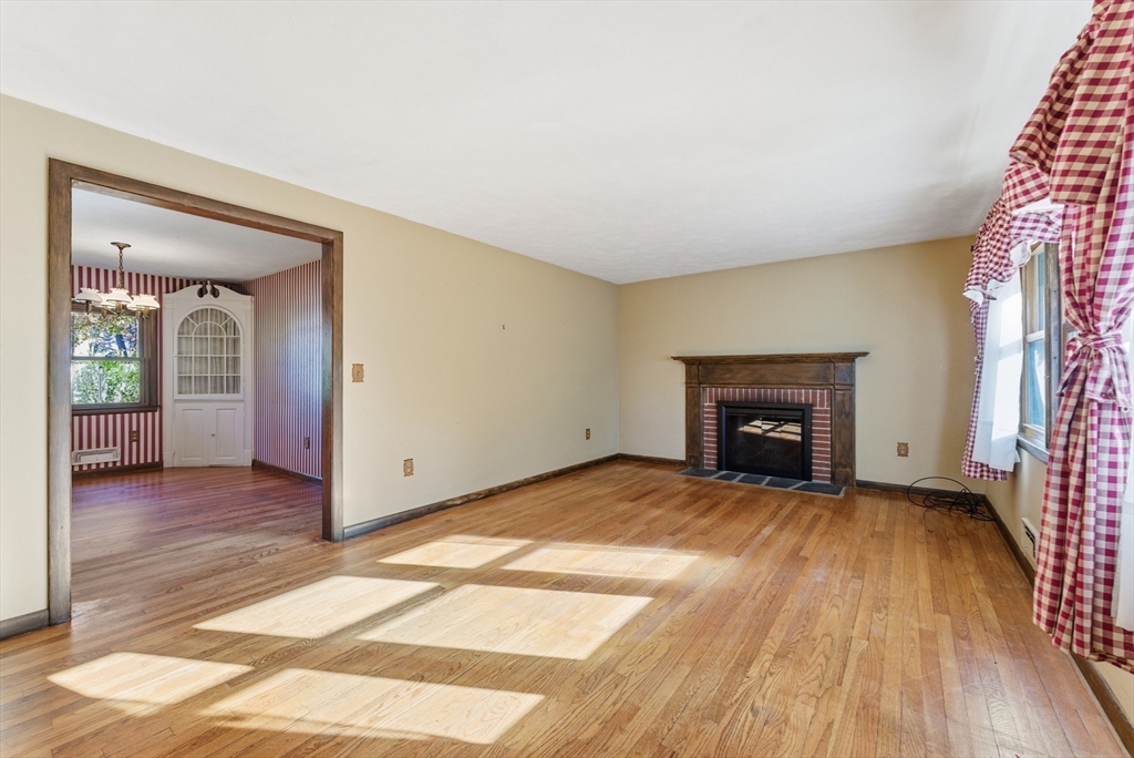 56 Hadley Street Springfield, MA 01118 - Photo 12 of 42