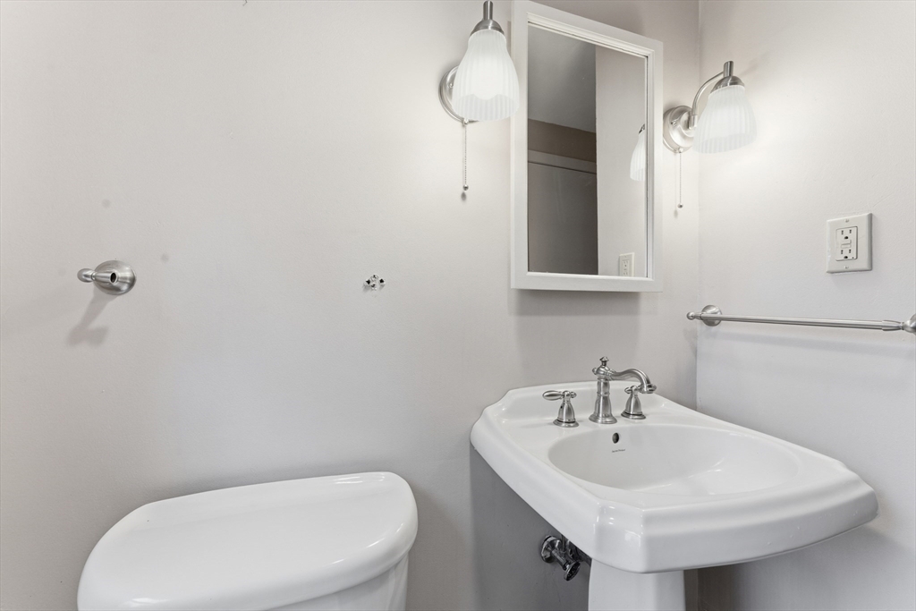 56 Hadley Street Springfield, MA 01118 - Photo 17 of 42