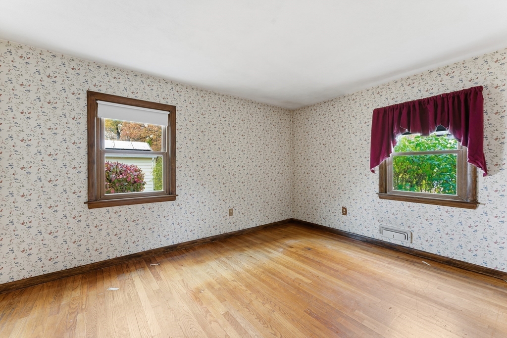 56 Hadley Street Springfield, MA 01118 - Photo 18 of 42