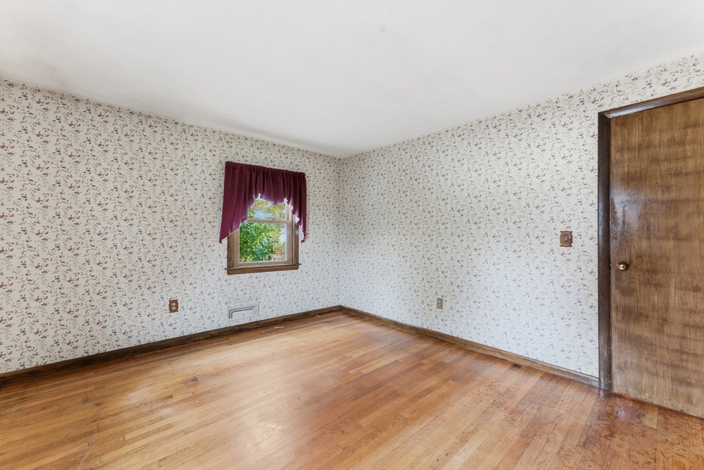 56 Hadley Street Springfield, MA 01118 - Photo 19 of 42