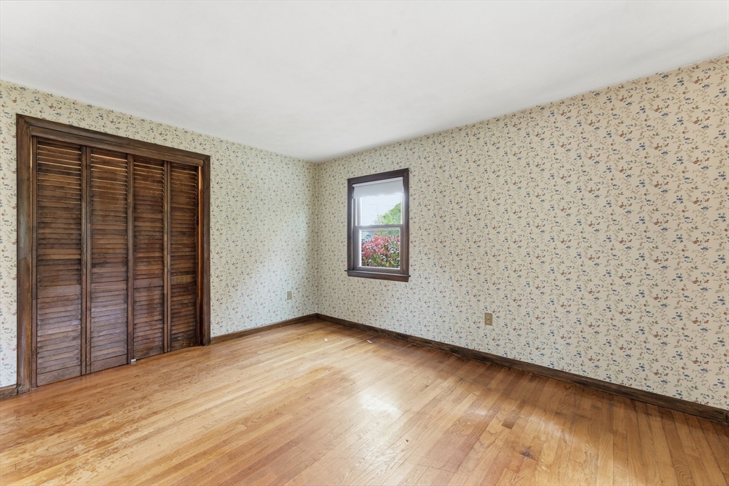 56 Hadley Street Springfield, MA 01118 - Photo 20 of 42