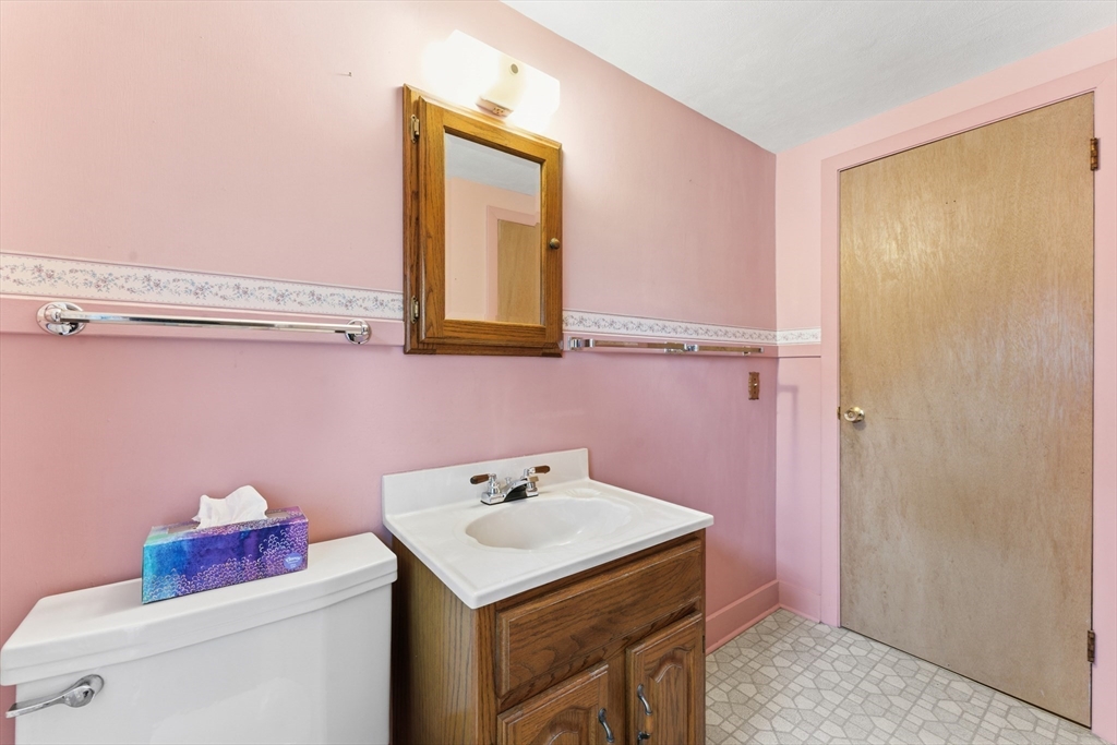 56 Hadley Street Springfield, MA 01118 - Photo 27 of 42