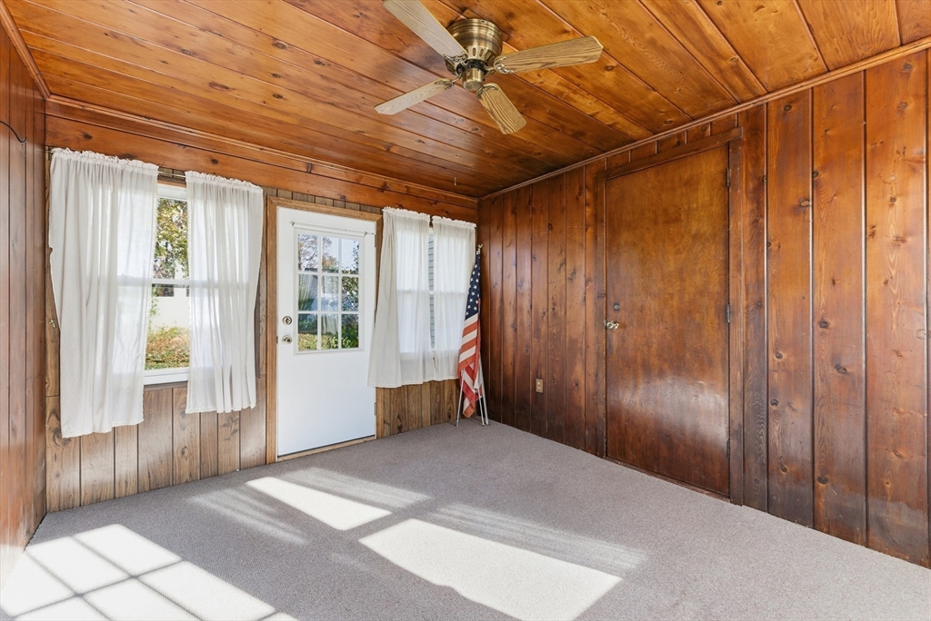 56 Hadley Street Springfield, MA 01118 - Photo 4 of 42