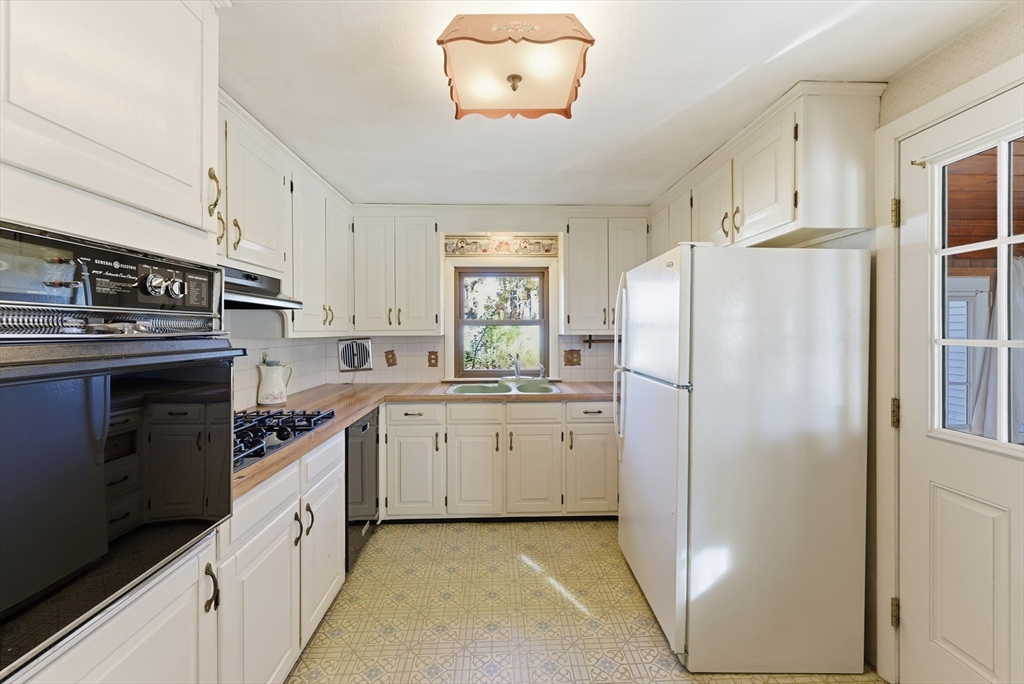 56 Hadley Street Springfield, MA 01118 - Photo 6 of 42