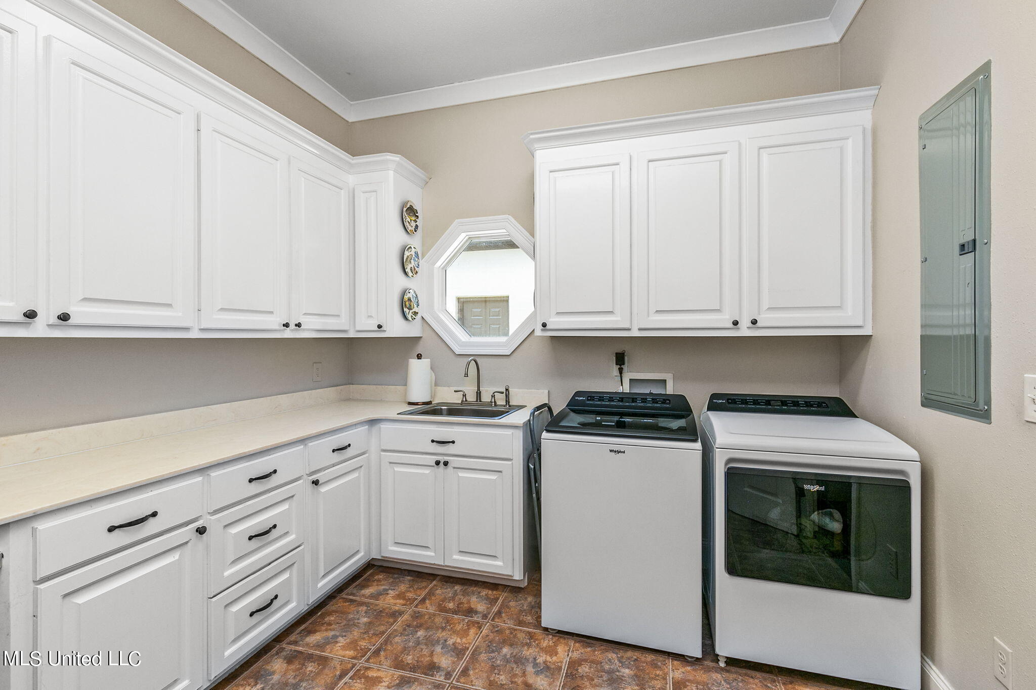 848 Old Agency Road Ridgeland, MS 39157 - Photo 34 of 107 Laundry Room