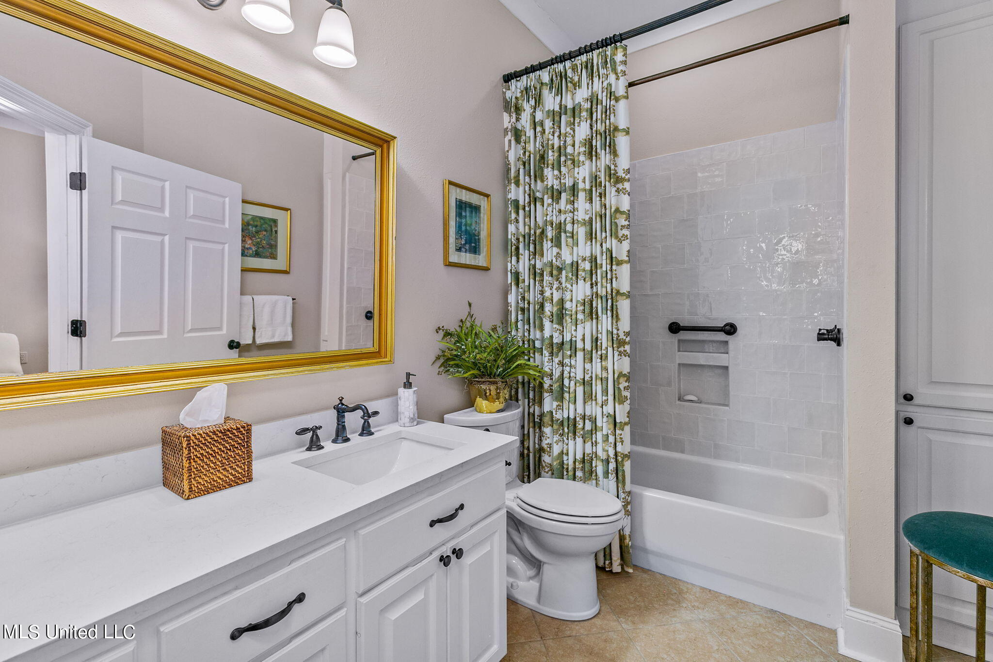 848 Old Agency Road Ridgeland, MS 39157 - Photo 51 of 107 2nd bathroom (downstairs)