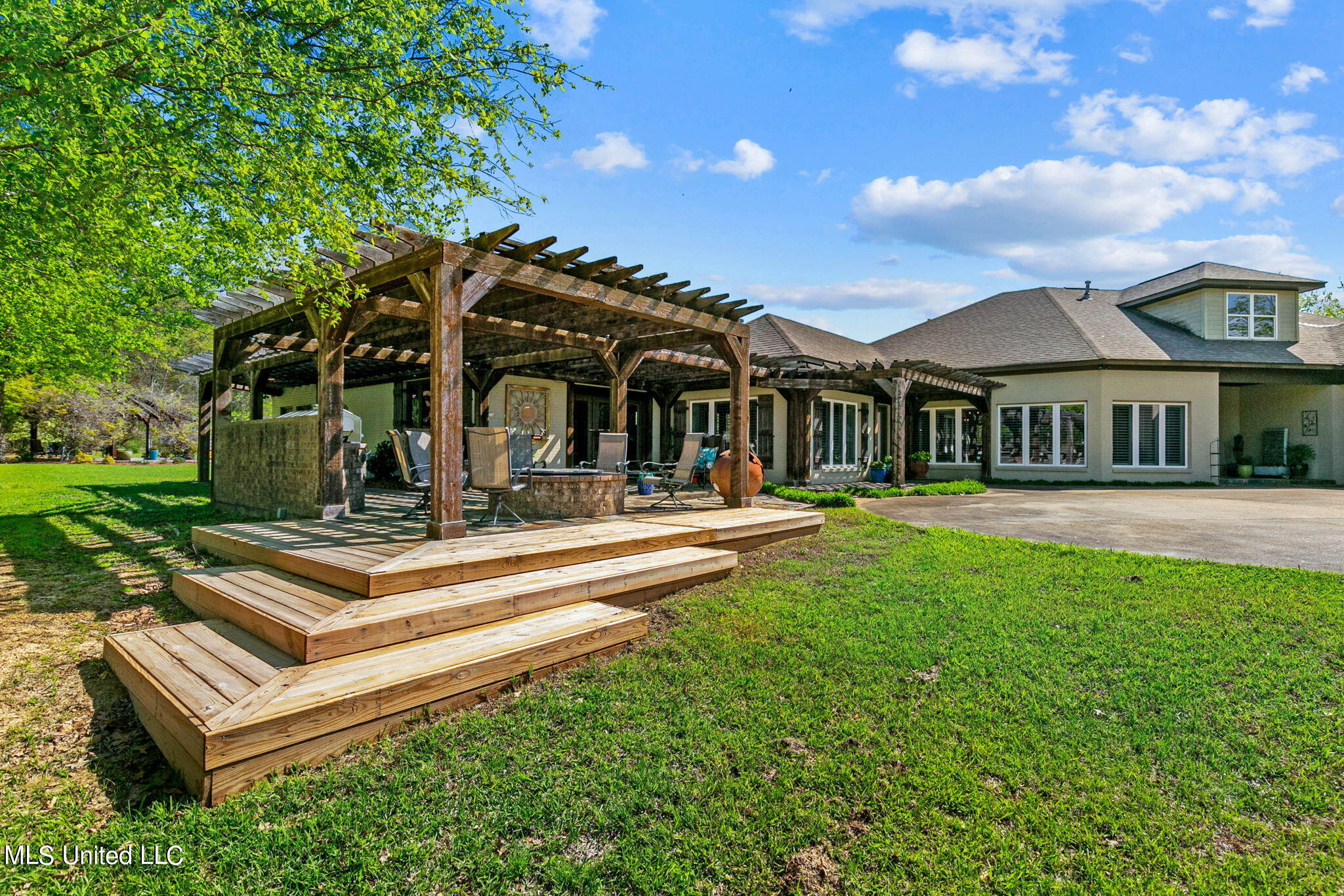 848 Old Agency Road Ridgeland, MS 39157 - Photo 81 of 107 Pergola Outdoor Kitchen 3