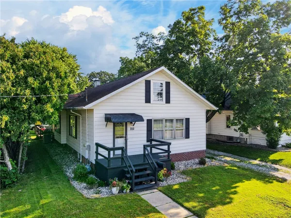 $229,000 | 702 East Jefferson Avenue, Effingham, IL 62401
