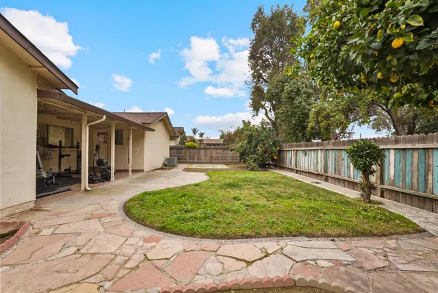 a view of a house with backyard