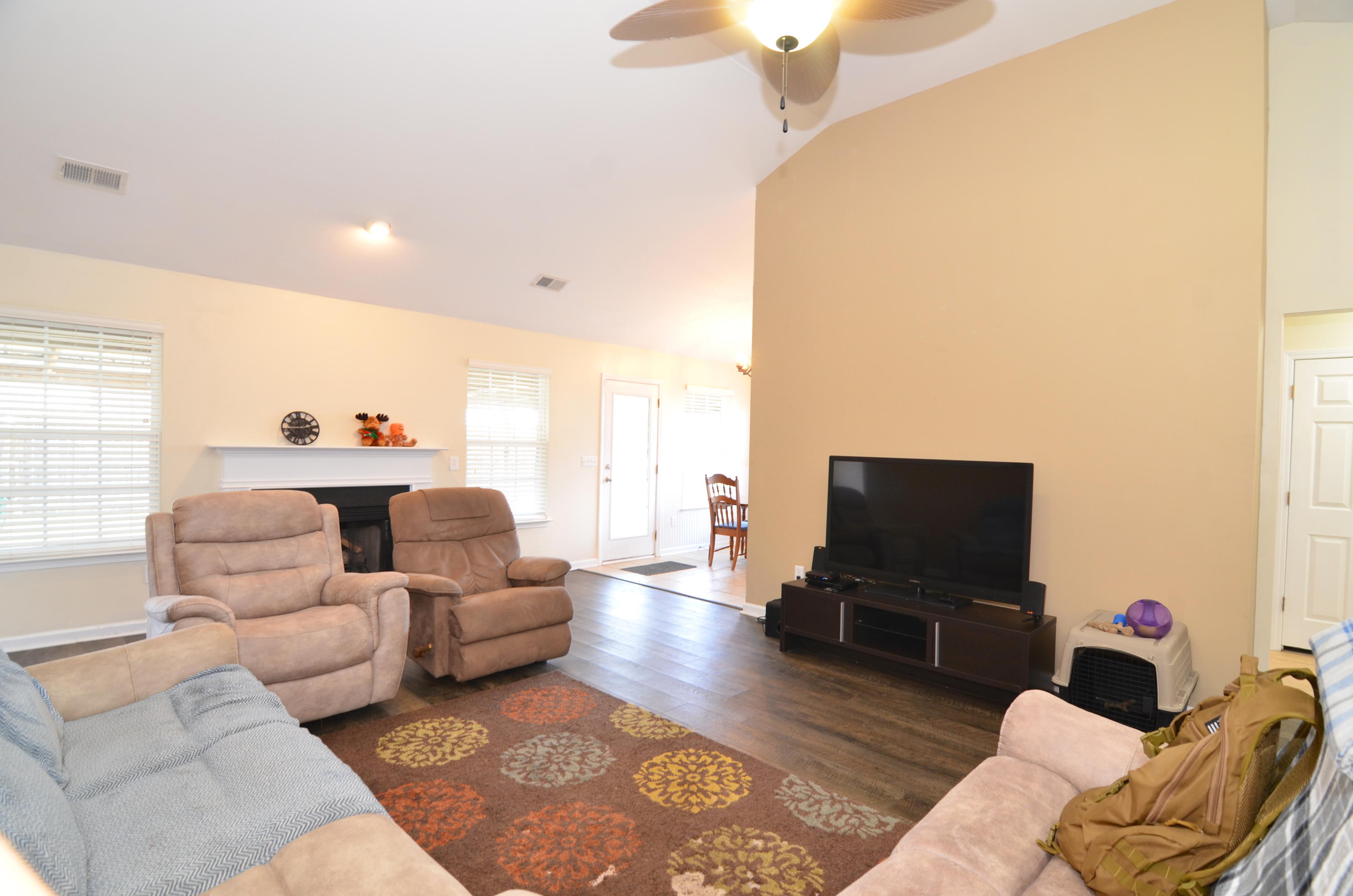 107 Longfield Road Summerville, SC 29486 - Photo 5 of 36 DSC_4945