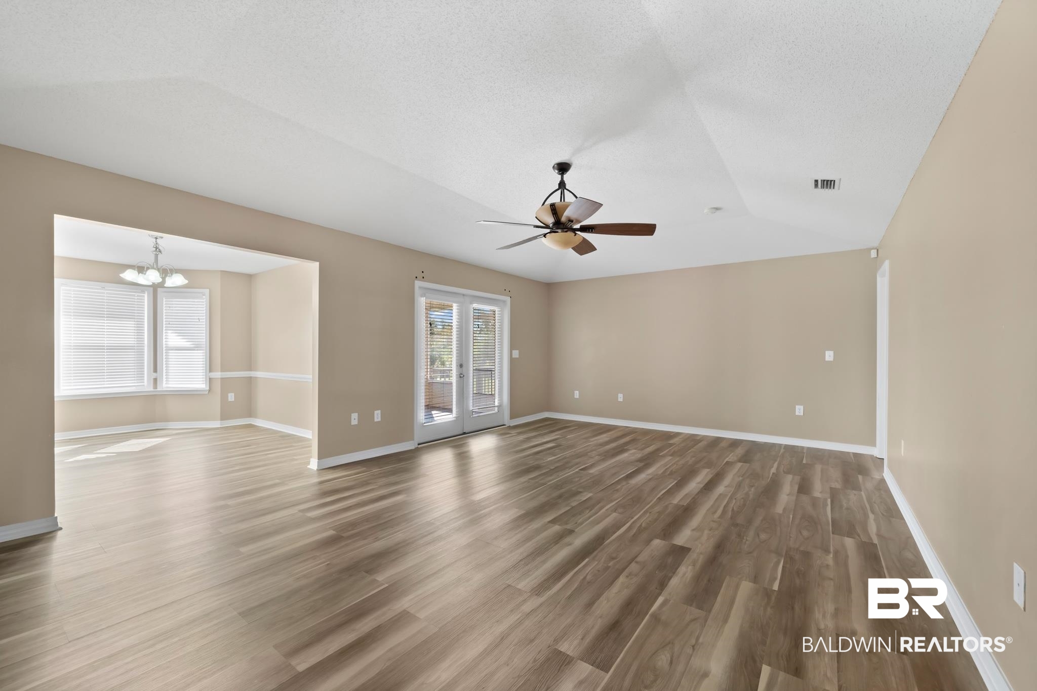 1064 Amazon Drive Foley, AL 36535 - Photo 8 of 26 Living/dining area
