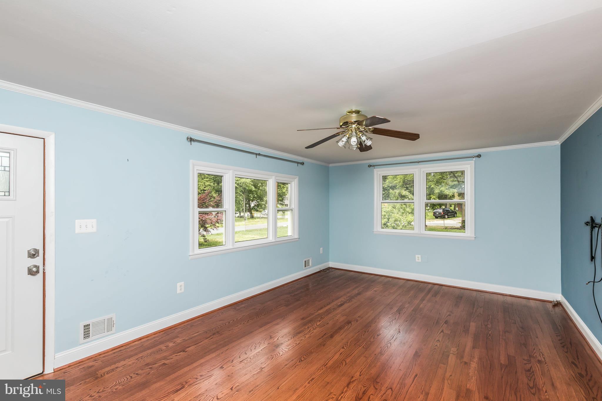 7901 Central Road Pasadena, MD 21122 - Photo 3 of 22 Interior (General)