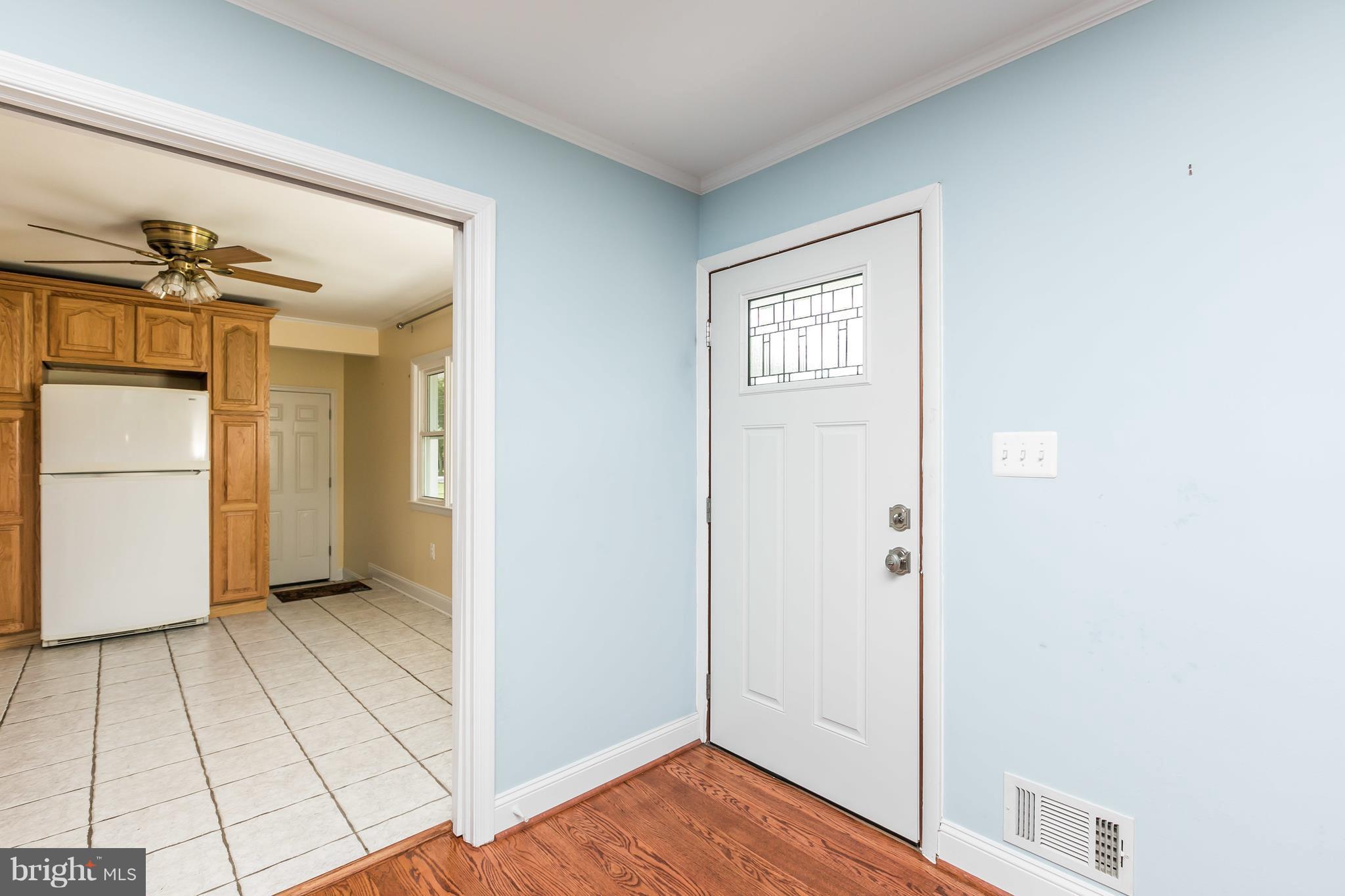 7901 Central Road Pasadena, MD 21122 - Photo 5 of 22 Interior (General)