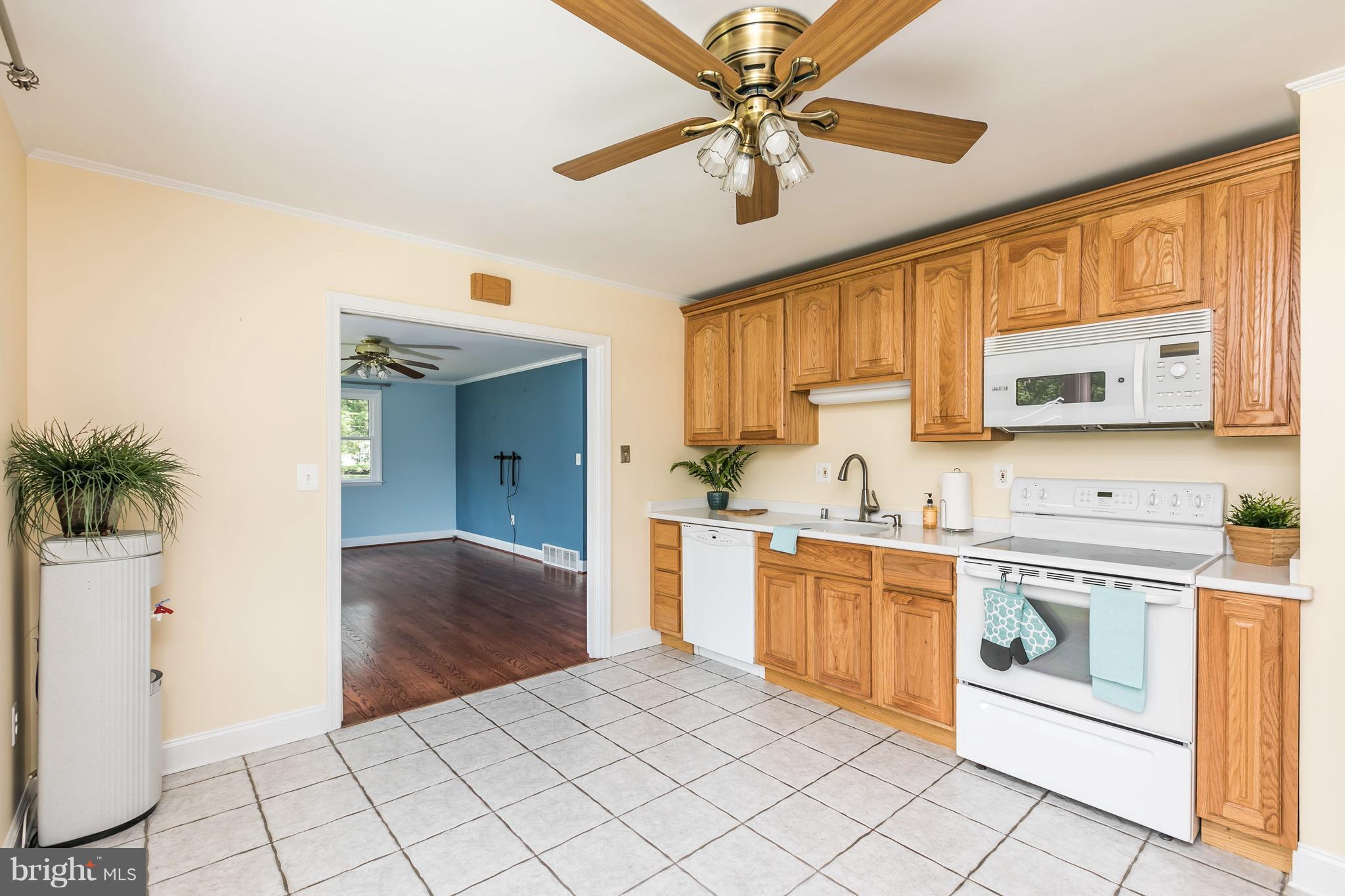 7901 Central Road Pasadena, MD 21122 - Photo 7 of 22 Kitchen