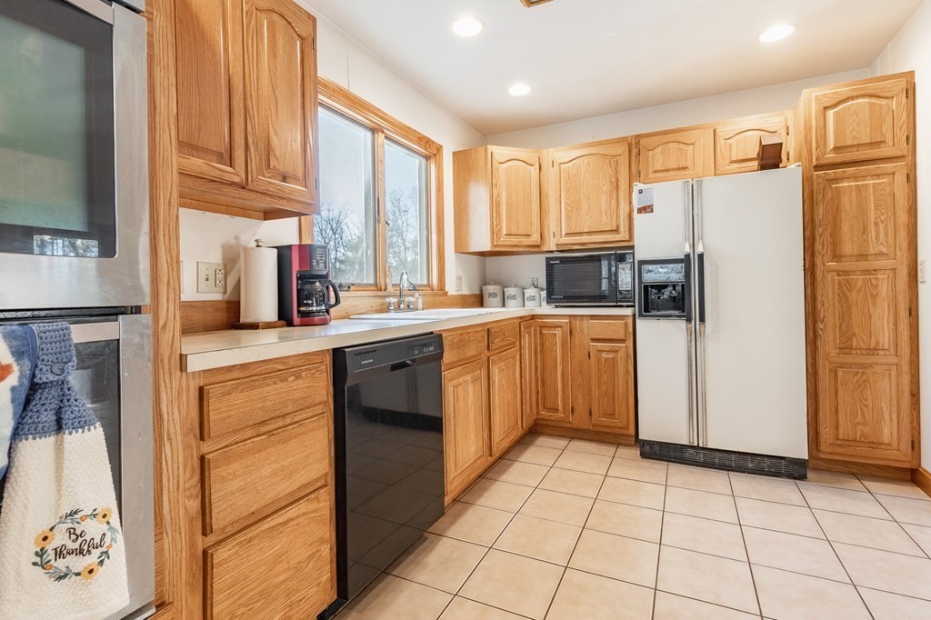 33 Putnam Road Sturbridge, MA 01566 - Photo 24 of 42