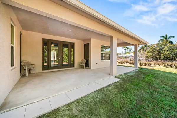 a view of an entryway of the house