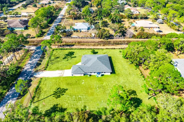 a view of an outdoor space