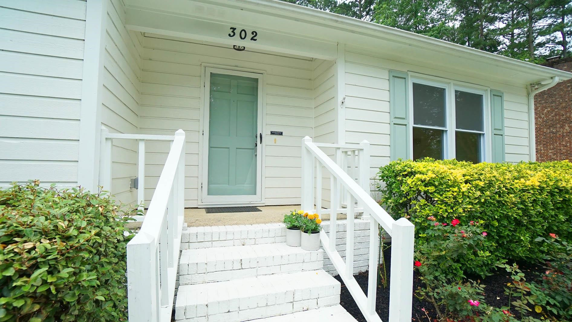 302 Abbey Lane Cary, NC 27511 - Photo 3 of 38 *Come On In!*