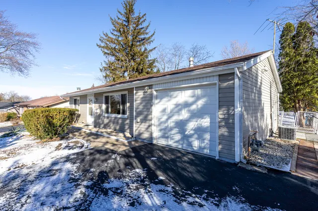 $295,000 | 5615 Star Drive, Hanover Park, IL 60133