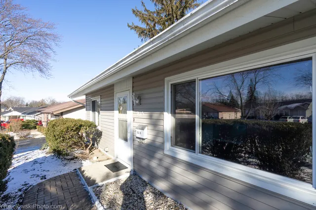 $295,000 | 5615 Star Drive, Hanover Park, IL 60133